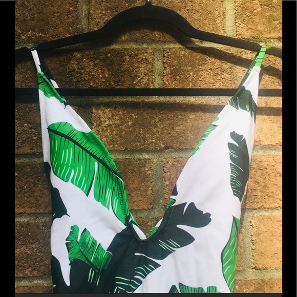 🎉HP🎉NWOT Banana Leaf One Piece Swimsuit🎉 - Picture 4 of 7